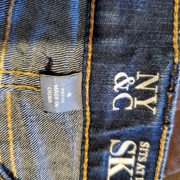 💥 NEW YORK & COMPANY SKINNY JEANS - Picture 4 of 5